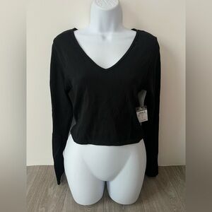 New Rue 21 black ribbed V-neck long sleeve crop top